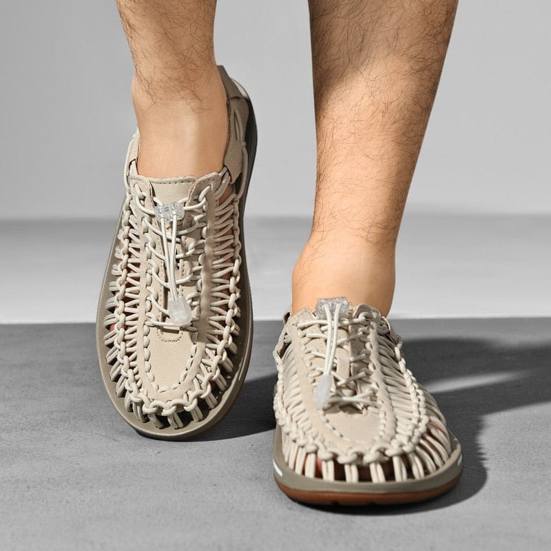 Sandali uomo traspiranti con cinturini regolabili per massimo comfort estivo e calzata perfetta.