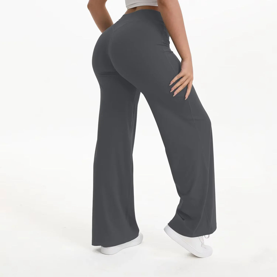 Pantaloni yoga donna neri a gamba ampia, vita alta, per flessibilità e un tocco di eleganza sportiva.