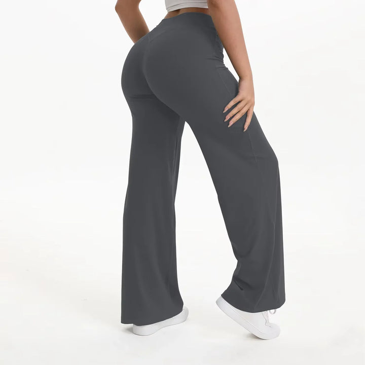 Pantaloni yoga donna neri a gamba ampia, vita alta, per flessibilità e un tocco di eleganza sportiva.