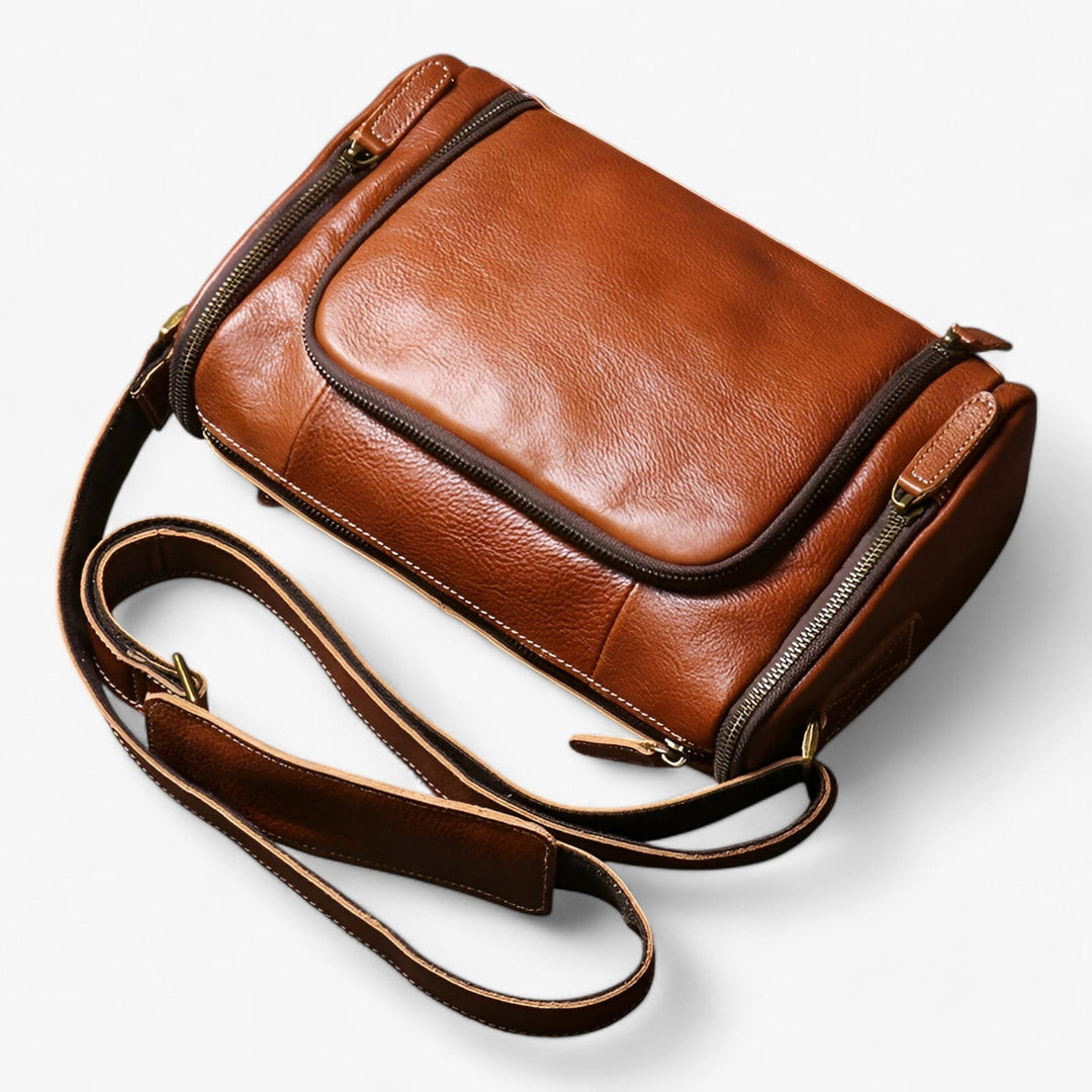 Borsa messenger nera unisex con tracolla larga e regolabile, offre comfort e praticità per il trasporto.
