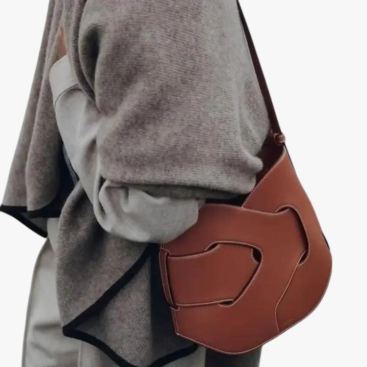 Borsa a spalla donna bordeaux scuro intrecciata, accessorio moda elegante per ogni occasione, sintetica.