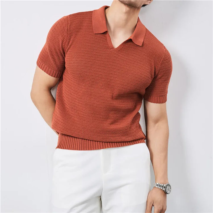 Polo in cotone da uomo, estiva, scollo a V, manica corta. Comoda e stilosa per ogni occasione estiva.