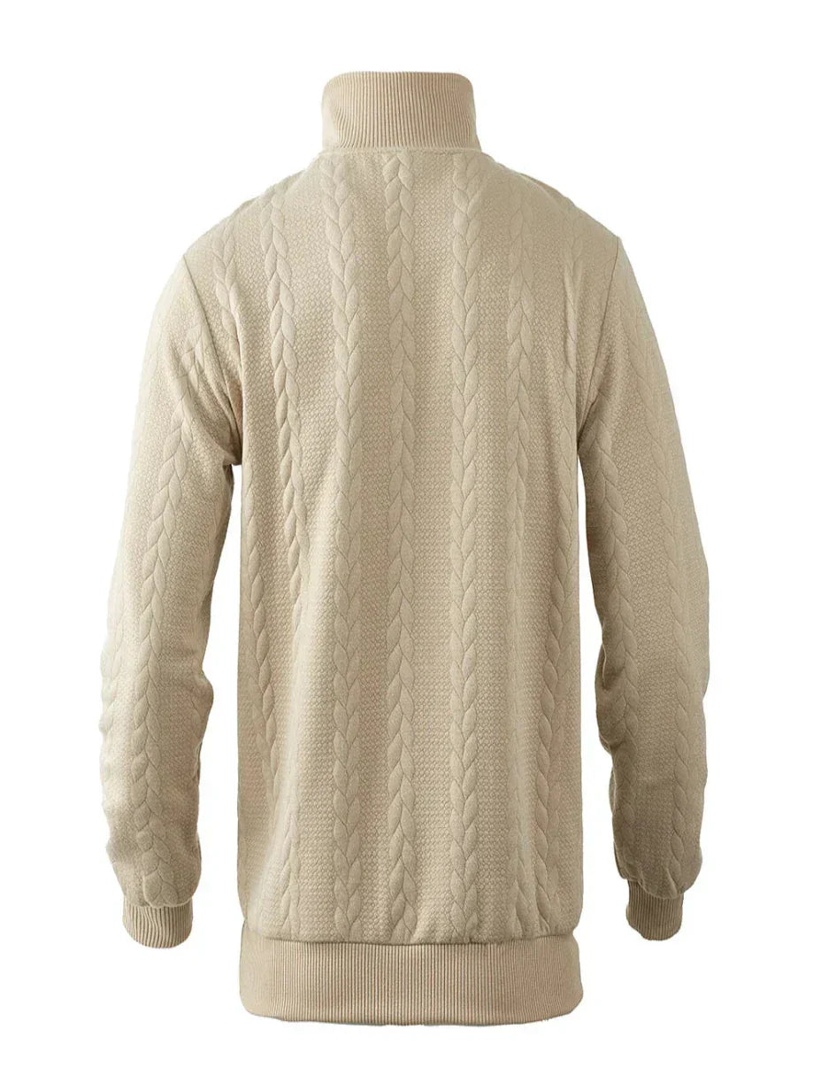 Stiloso maglione uomo mezza zip, collo alto a treccia, un classico per il guardaroba maschile.