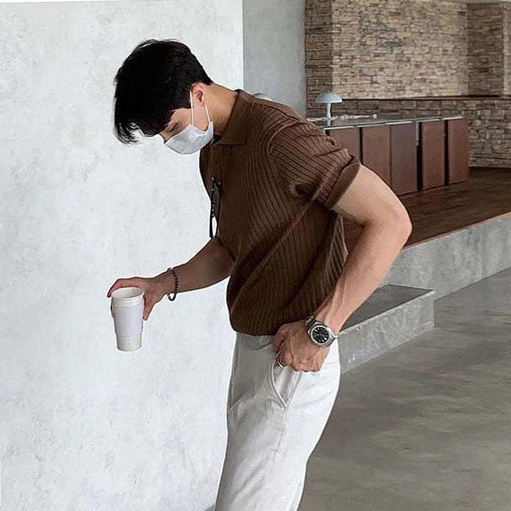 Polo uomo a maniche corte, a righe, versatile per outfit casual ed eleganti. La maglia estiva maschile ideale.