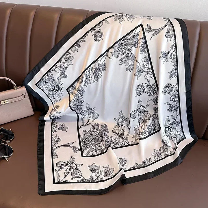 Foulard donna chic in raso, stampa floreale, accessorio versatile.