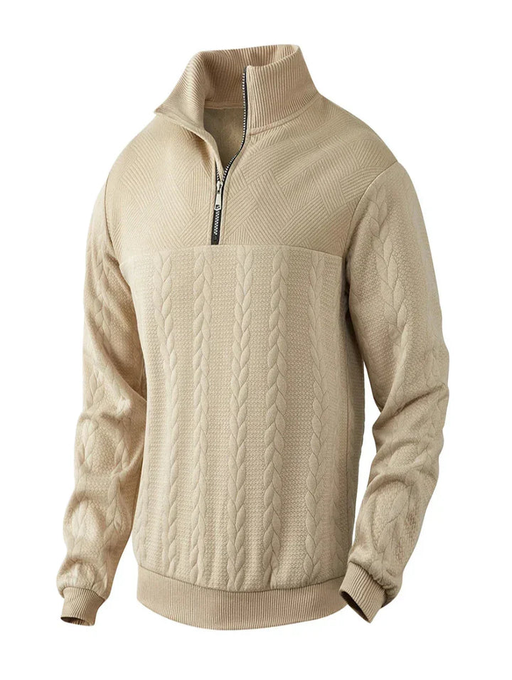 Maglione uomo con collo alto a treccia e mezza zip, ideale per abbigliamento maschile autunno inverno.