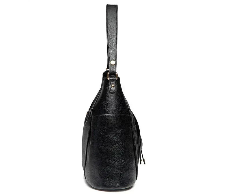 Borsa donna grigia effetto pelle, versatile e pratica. Perfetta per il giorno, dal lavoro allo shopping.