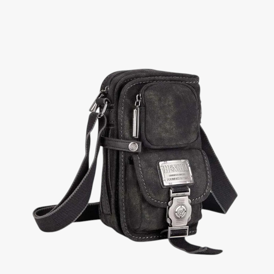 Borsa tracolla uomo nera multitasche, pratica per viaggi e uso quotidiano. Design compatto e funzionale.