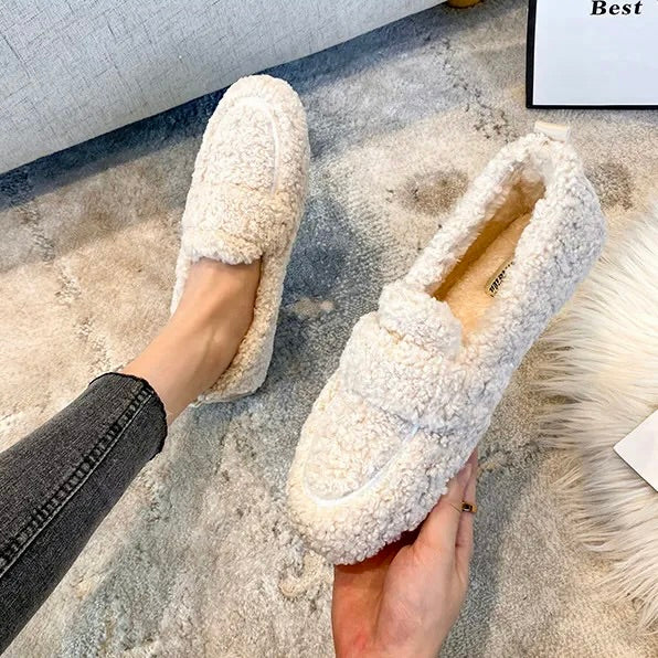 Scarpe mocassini donna morbide e confortevoli, dal design elegante. Calzature versatili per il look quotidiano.