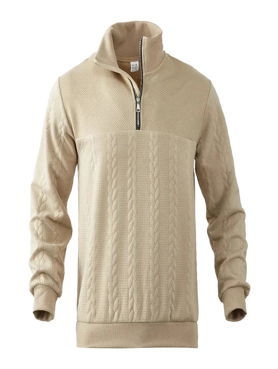 Maglione uomo con collo alto a treccia, mezza zip funzionale; eleganza e comfort per l'inverno.