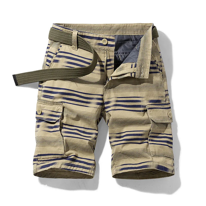 Pantaloncini cargo uomo leggeri per primavera, con tasche laterali e design casual a righe.