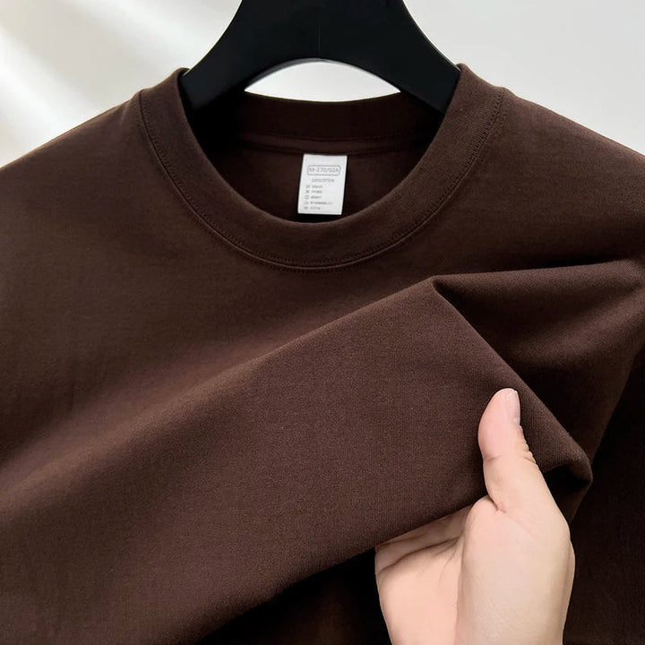 Maglietta uomo premium, leggera e confortevole, adatta per outfit versatili.
