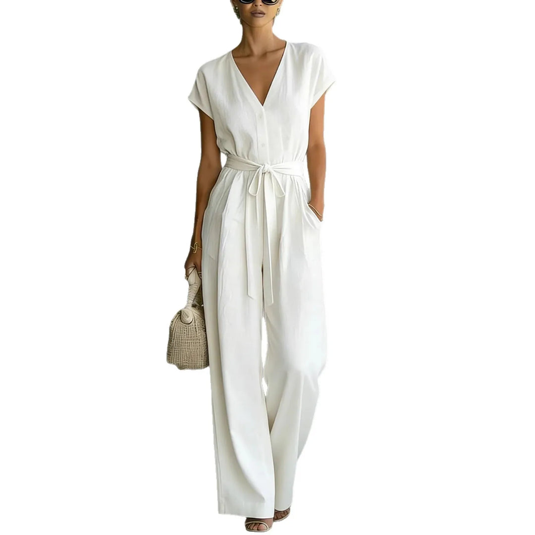 Tuta donna con scollo a V, cintura e pantaloni larghi. Perfetta per un look casual chic estivo o primaverile.