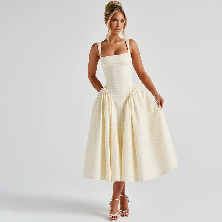 Abito lungo donna estivo a trapezio con spalline regolabili, fantasia quadri. Eleganza estiva casual.