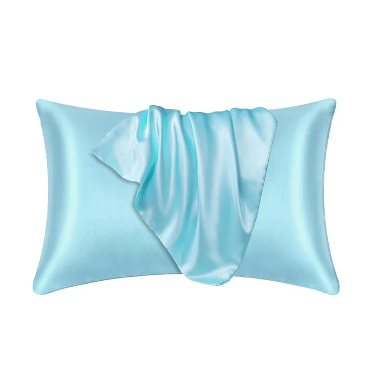 Comfort supremo con federe in seta: traspiranti, ipoallergeniche per un riposo perfetto.