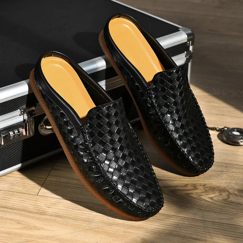 Scarpe uomo estive slip-on, ciabatte casual intrecciate a punta aperta con plantare comfort.