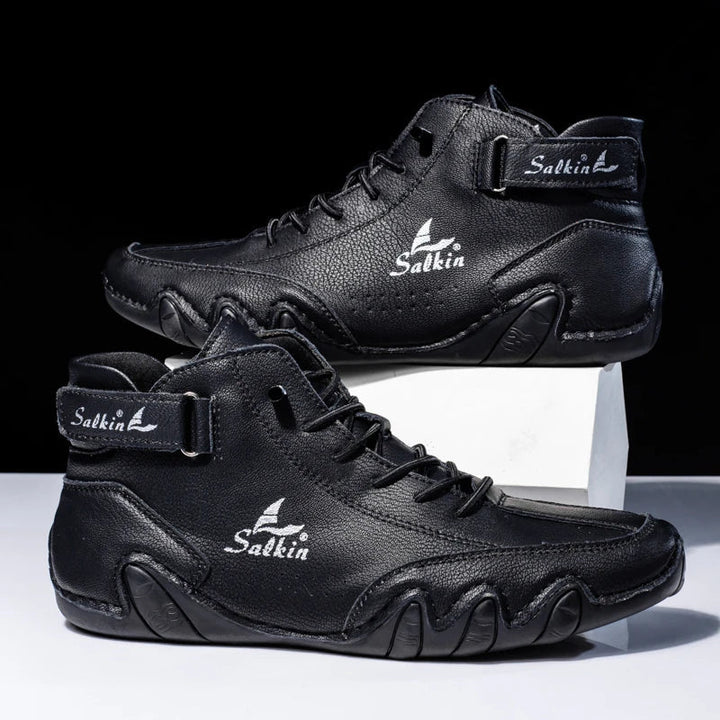 Moderne scarpe High Top uomo. Suola ondulata unica per un tocco distintivo e comfort superiore nelle stagioni fredde.