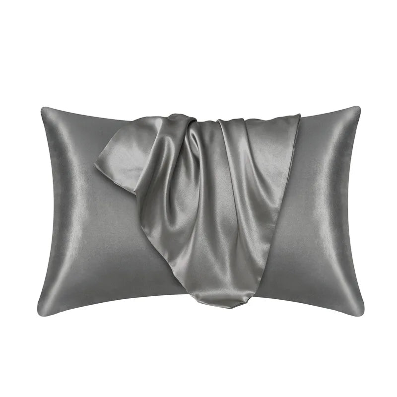 Federe in seta lucida per un tocco di eleganza nella camera da letto e notti serene.