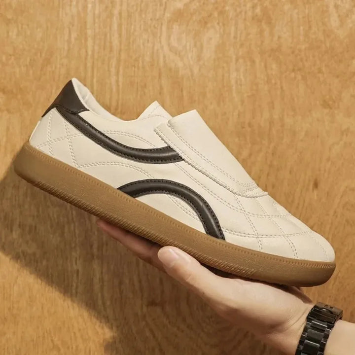 Sneakers uomo con lacci per tempo libero, design moderno, comfort ideale per scarpe casual primavera/autunno.
