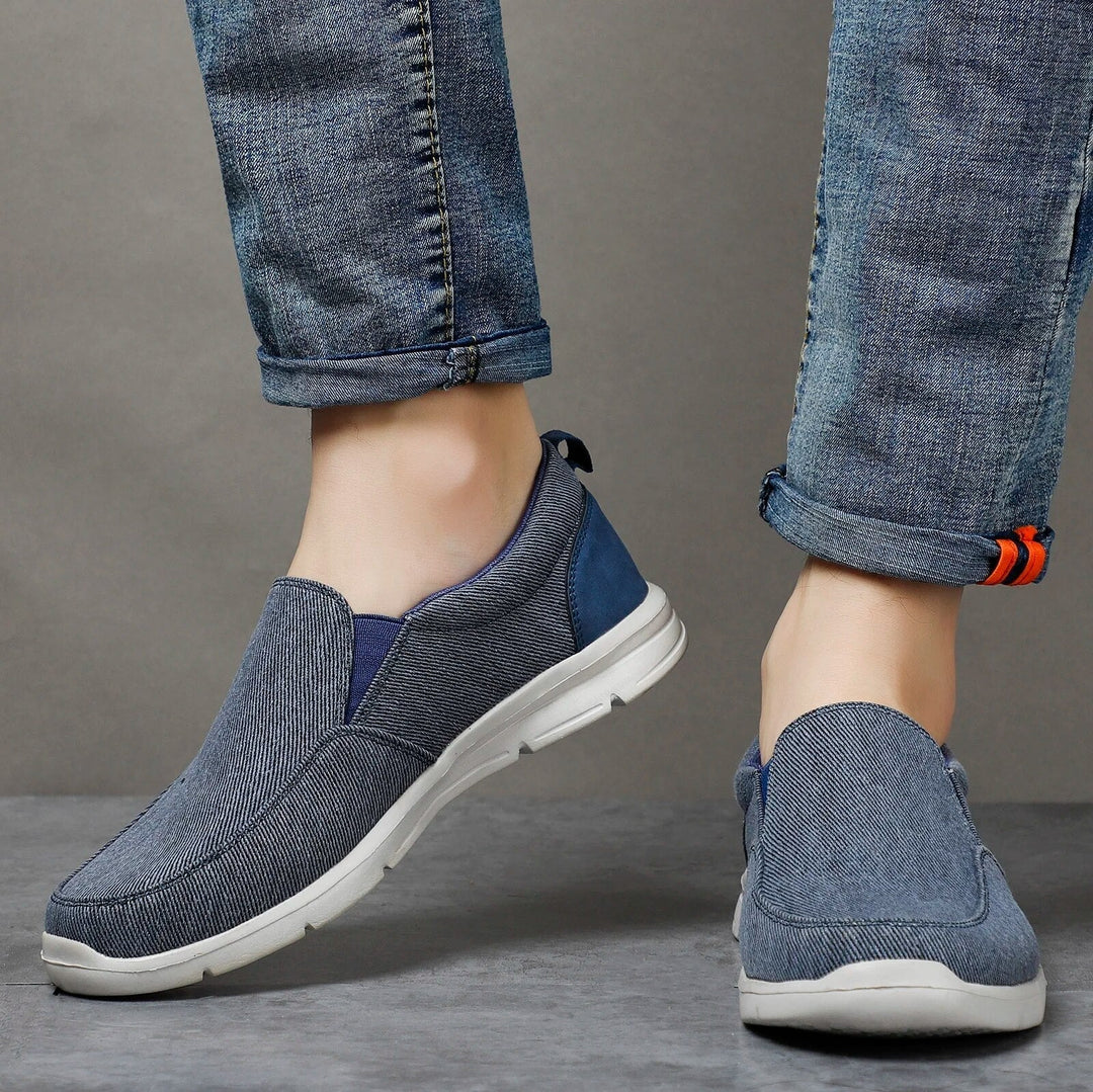 Sneakers uomo moderne, slip-on, con suola ammortizzata per comfort duraturo.