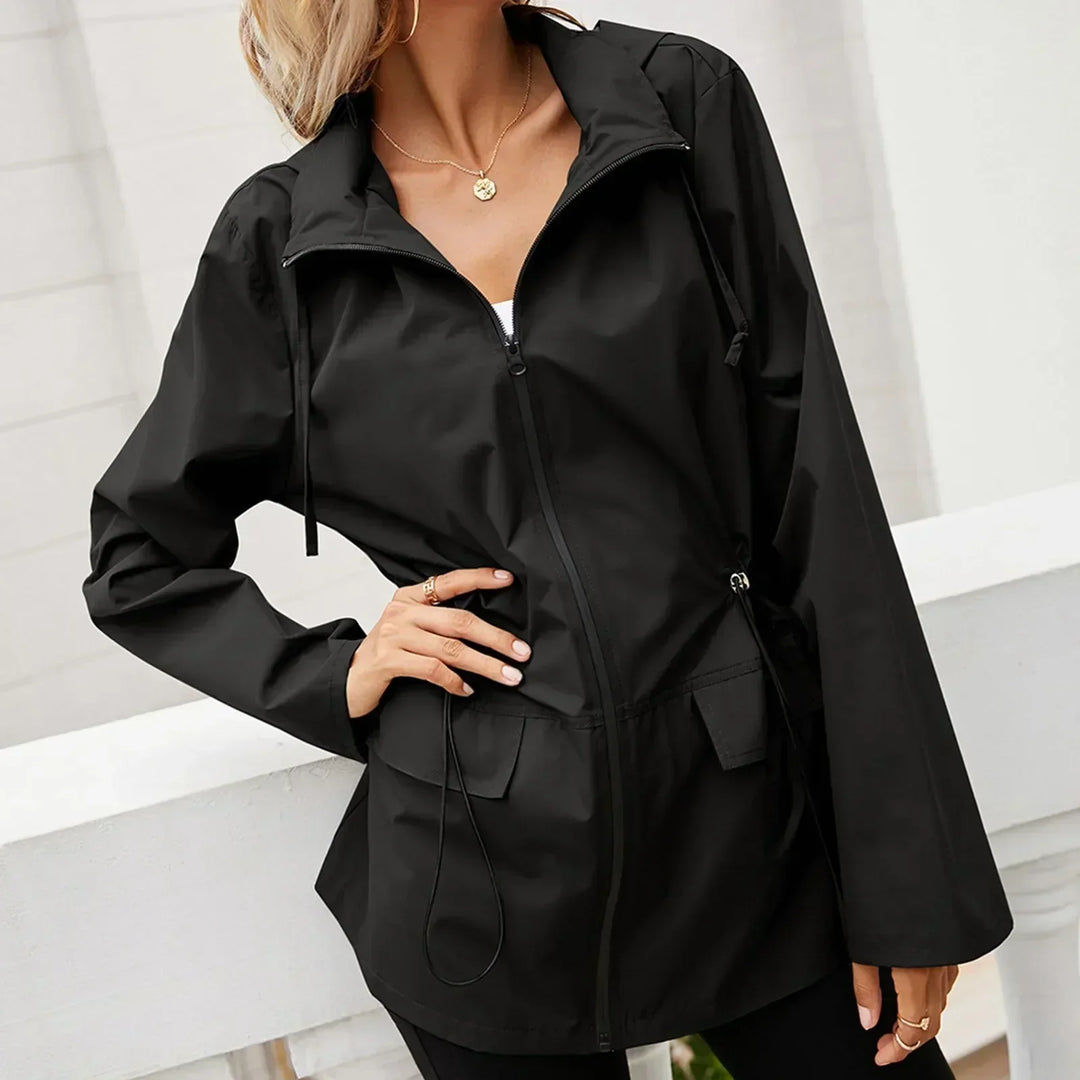Giacca casual leggera con zip per donna, moda versatile. Ideale per un outfit quotidiano comodo e stiloso.