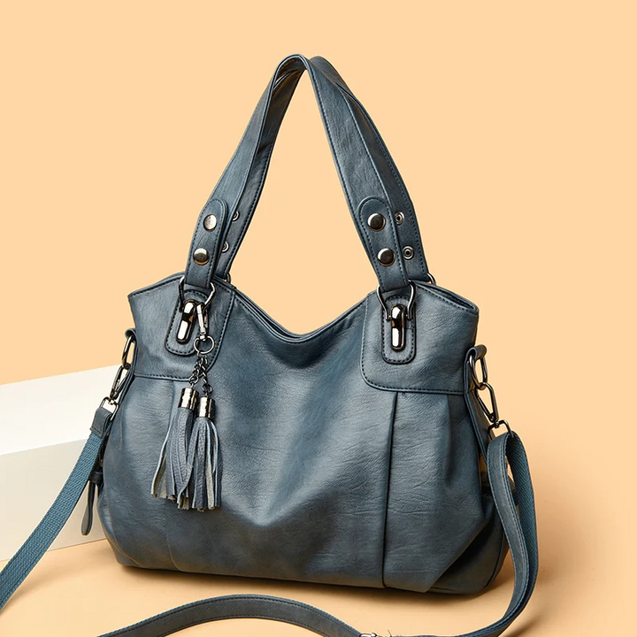 Dettaglio texture e finiture di alta qualità della borsa a spalla da donna. Materiale resistente e durevole.