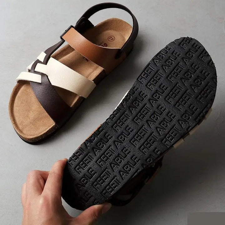 Sandali donna con punta aperta e cinturino regolabile, suola imbottita per massimo comfort in estate.