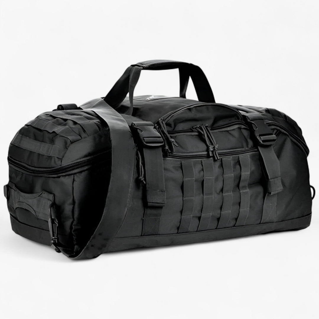 Pratico borsone da viaggio uomo con tracolla, tasche multiple per organizzare e design resistente. Ideale come bagaglio.