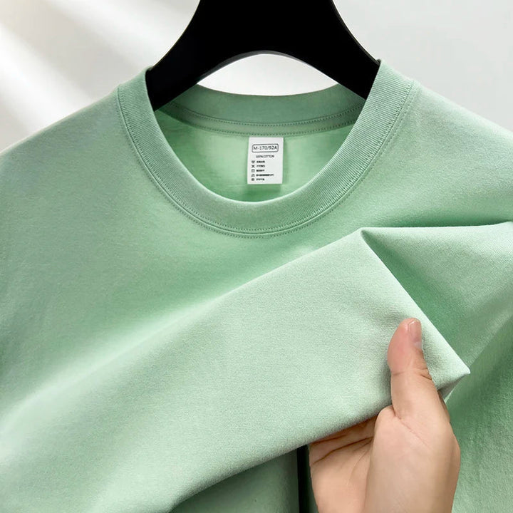 T-shirt grigia da uomo, moda maschile, maniche corte, comfort quotidiano.