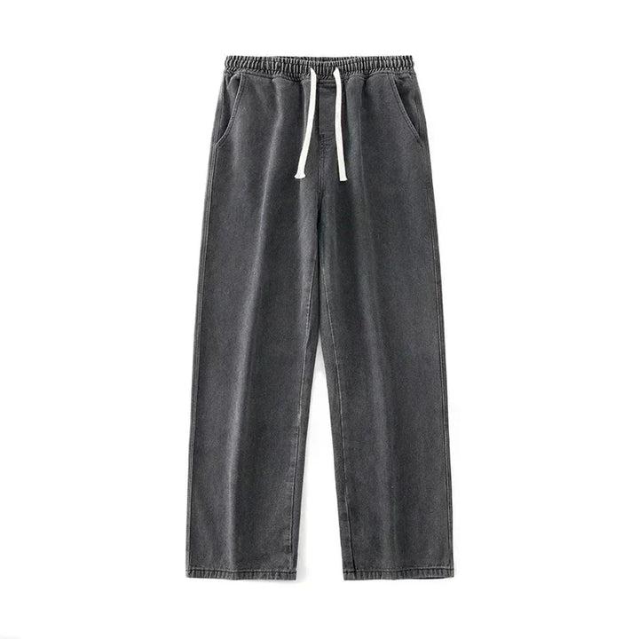 Jeans baggy uomo, combinazione di comfort e tendenza per abbigliamento urbano maschile.