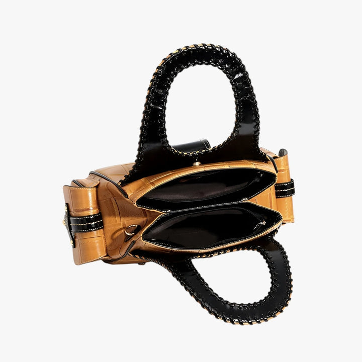 Vivace borsa gialla intrecciata da donna, accessorio trendy per stile estivo, versatile e pratica.