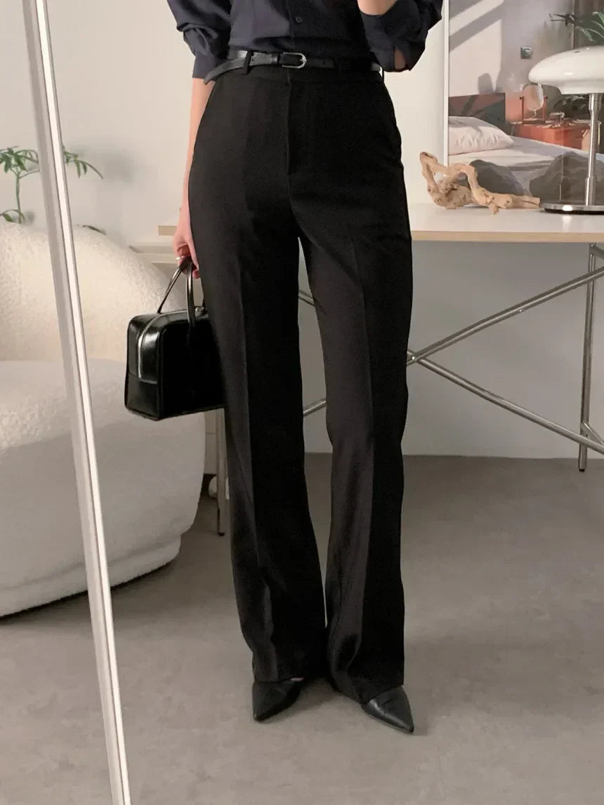 Pantaloni a gamba larga donna, vita alta, perfetti per outfit casual e comfort quotidiano. Stile versatile.