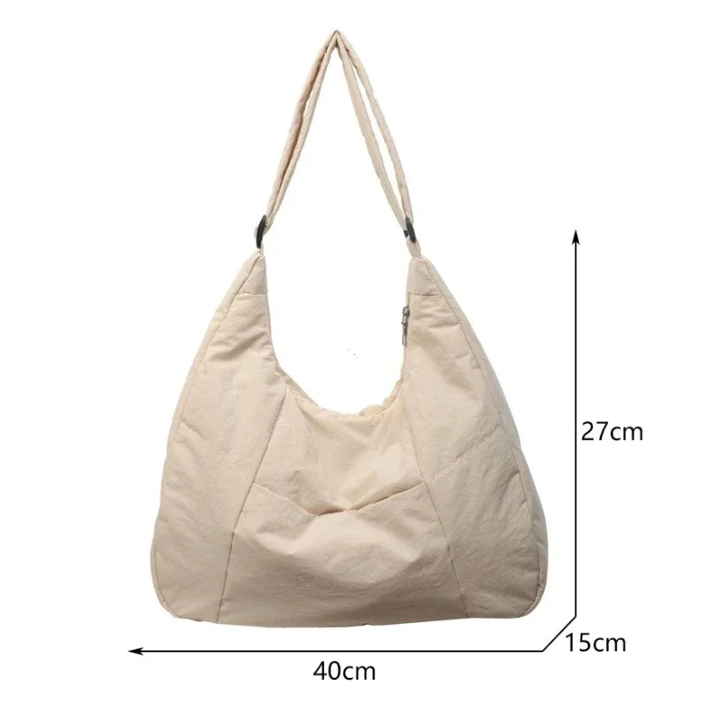 Borsa a tracolla grande e spaziosa per donna, design elegante e vintage, perfetta per ogni esigenza.
