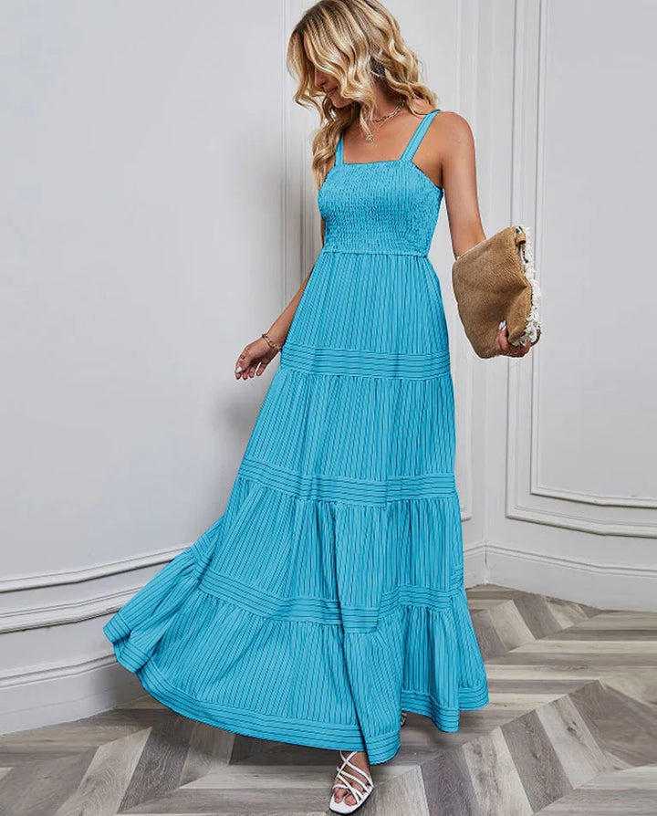 Maxi abito estivo casual donna, spalline sottili, perfetto per un'eleganza rilassata. Moda primavera estate.