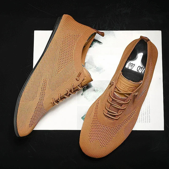 Scarpe casual uomo traspiranti, ideali per comfort quotidiano e passeggio. Sneakers leggere con lacci.
