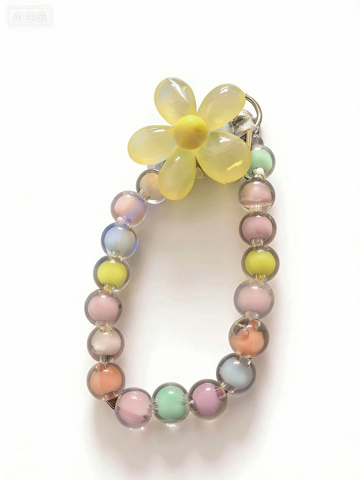Accessorio per telefono donna, laccetto con perline colorate macaron e fiore, moda e praticità unite.