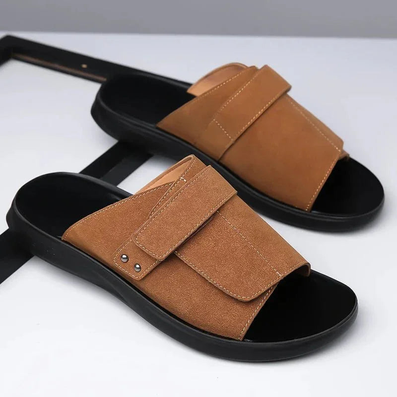 Sandali uomo estivi comfort con cinturino regolabile, ideali per passeggio e spiaggia.