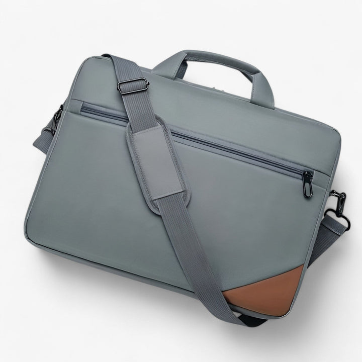 Regalo uomo: borsa porta laptop rossa con tracolla, design moderno per un look professionale e quotidiano.