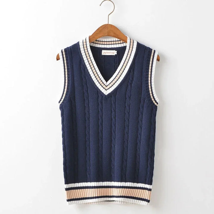 Gilet slim fit uomo senza maniche, perfetto per outfit eleganti o casual chic.