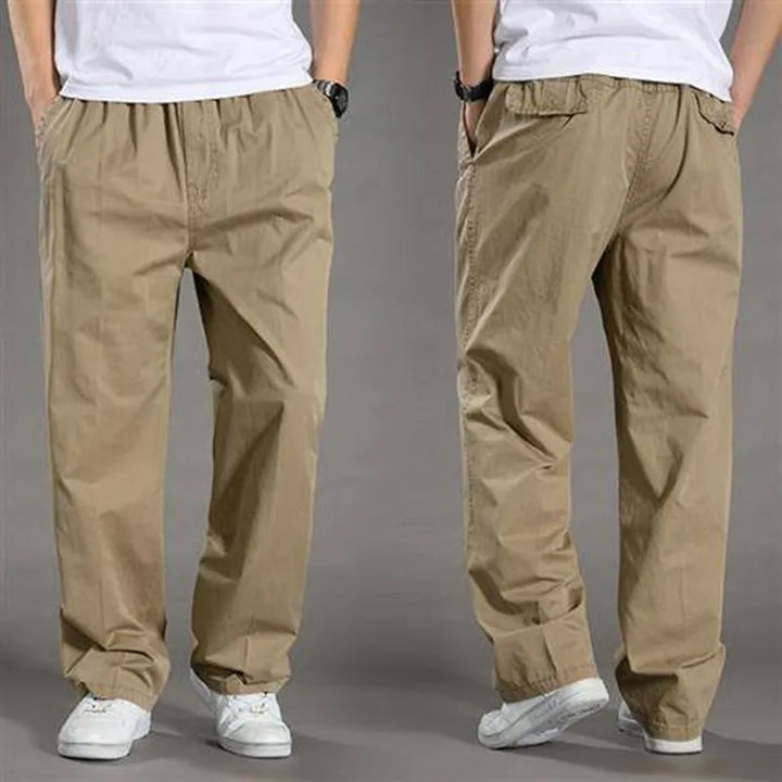 Pantaloni cargo uomo alla moda, vestibilità comoda e vita elastica. Perfetti per outfit casual e sportivi.