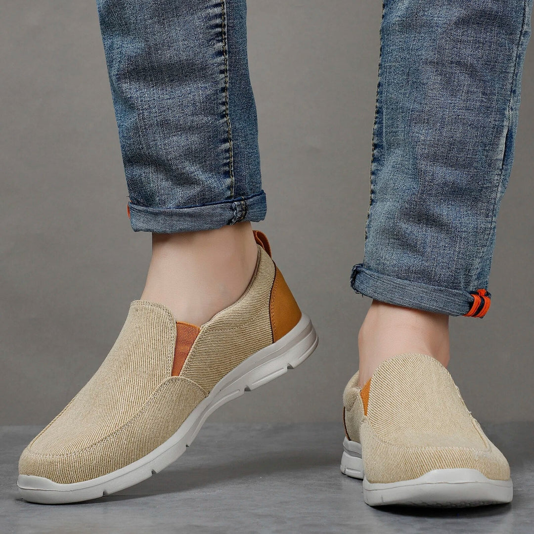 Sneakers uomo ammortizzate, facili da indossare, perfette per look casual.