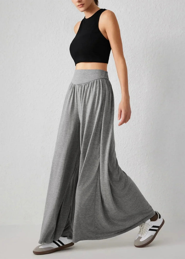 Pantaloni donna morbidi per l'estate, gamba larga, vita elasticizzata. Abbigliamento casual chic.