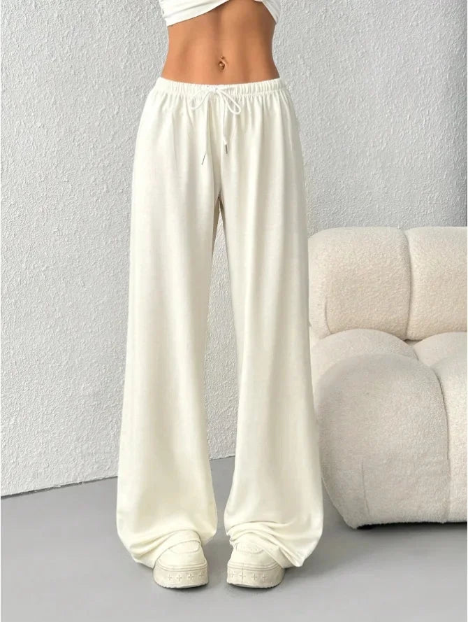 Pantaloni jogger donna stilosi, a gamba larga con vita elastica per un look moderno e comodo.