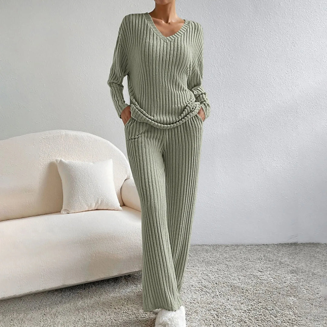 Completo donna in maglia, due pezzi, per un look comodo e alla moda per il tuo relax.