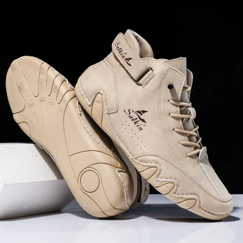 Scarpe High Top uomo con suola ammortizzante e design ondulato. Ottime per comfort e stile urbano in autunno/inverno.