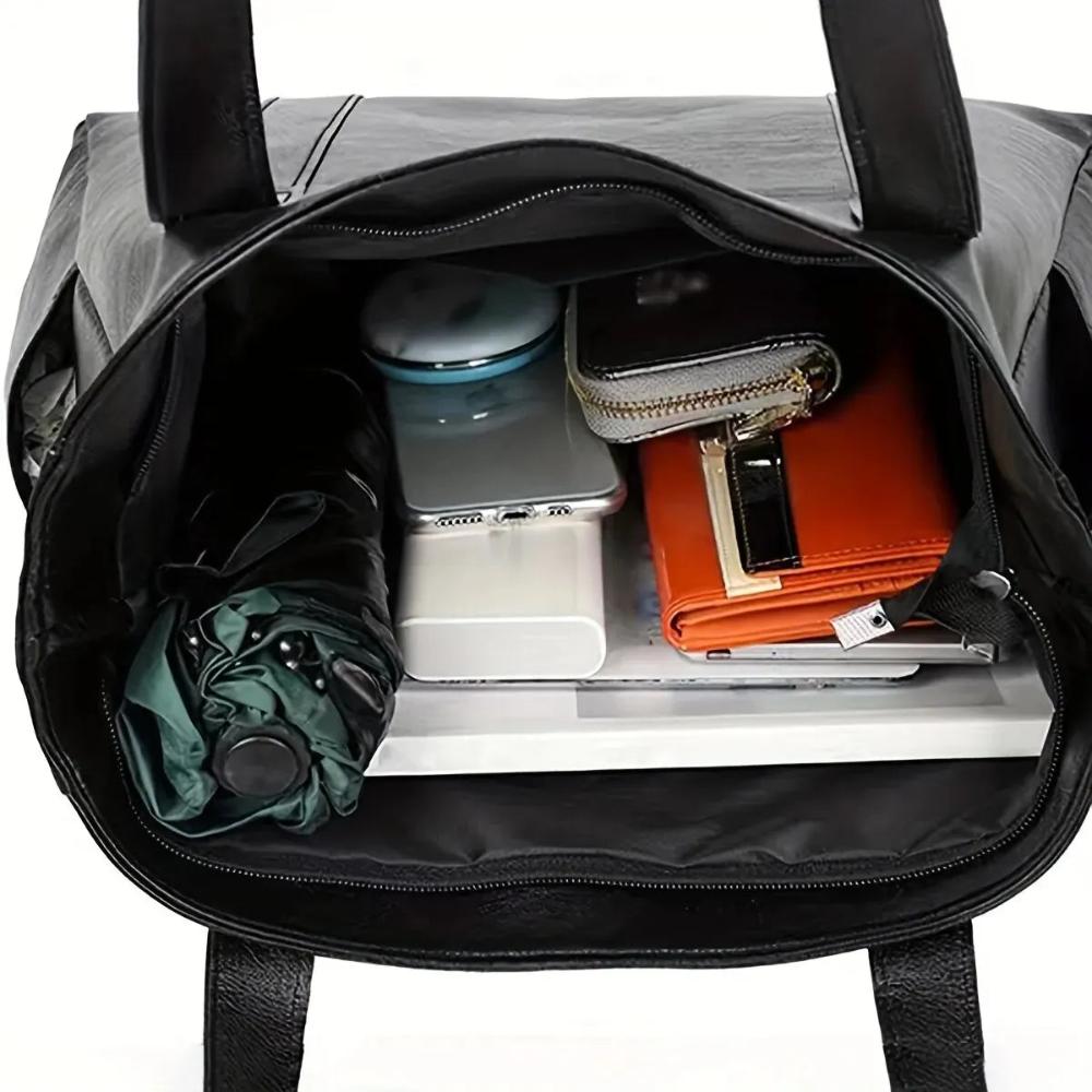 Modella con borsa tote classica marrone, borsa a spalla comoda e capiente per la donna moderna.