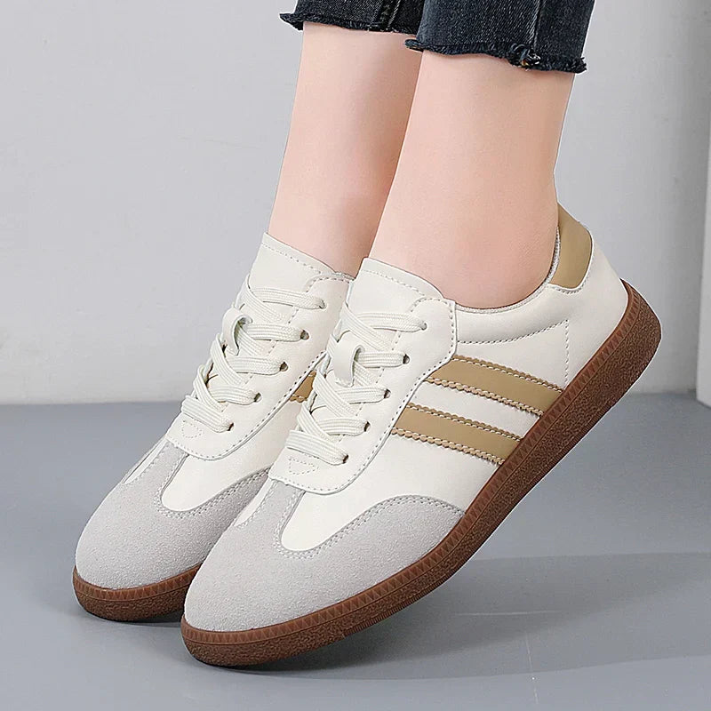 Sneakers basse da donna, comode per passeggio quotidiano, stile casual e versatile. [[lstfy-media:1]]