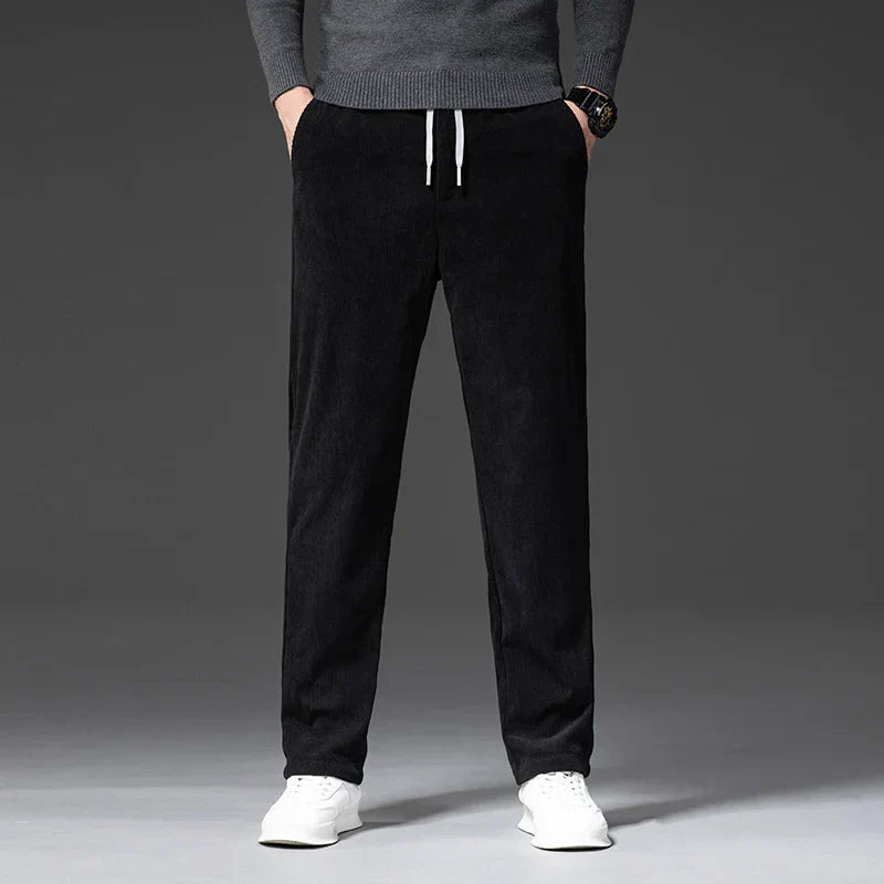 Pantaloni uomo eleganti a gamba dritta con vita regolabile per look business o formali. Massimo comfort.