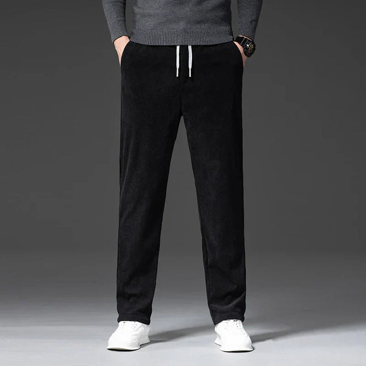 Pantaloni uomo eleganti a gamba dritta con vita regolabile per look business o formali. Massimo comfort.