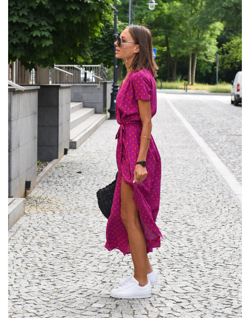 Elegante maxiabito estivo da donna con spacco profondo, un capo di moda fluido e comodo per ogni occasione estiva.